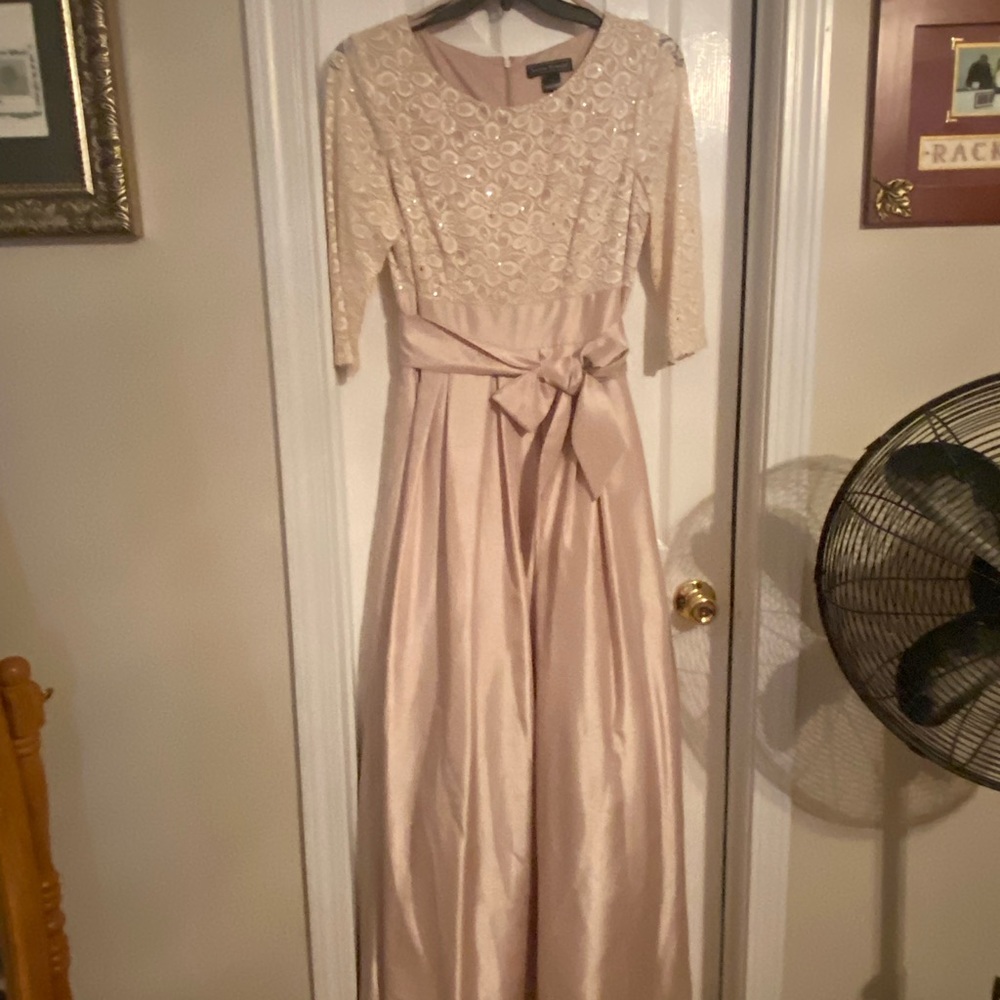 Jessica Howard evening dress. Size 14. Worn only 4 hours.